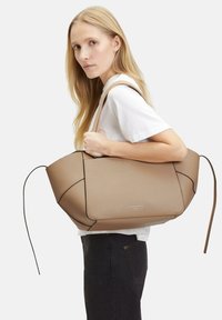 Liebeskind Berlin Shopping Bag - sandy