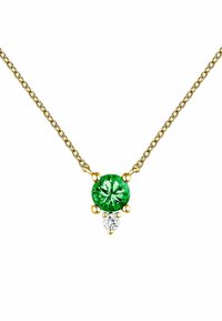 Collar de oro que presenta una gema verde redonda y una gema clara redonda más pequeña, engastadas en un diseño de cadena simple y delicado.