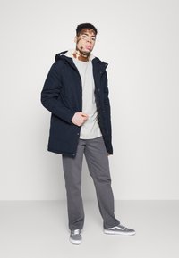 Newport Bay Sailing Club HOODED PARKER - Casaco de inverno - navy