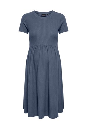 Modré těhotenské šaty s krátkými rukávy, žebrovaným materiálem, kulatým výstřihem a nařasenou sukní pod prsy.