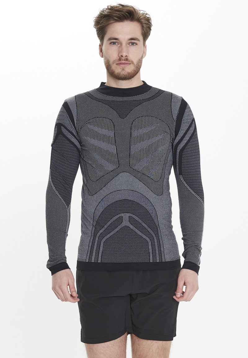 Långärmad träningsskjorta i svart och grått, med en texturerad design med geometriska mönster och en åtsittande passform.