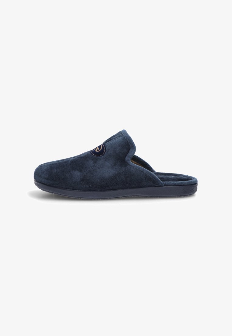 Zapatilla deslizante azul marino hecha de tela suave, con una superficie texturizada, suela suave y un sutil detalle de logo bordado.