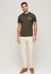 Superdry & Co WORKWEAR FLOCK GRAPHIC  - Camiseta estampada - khaki marl