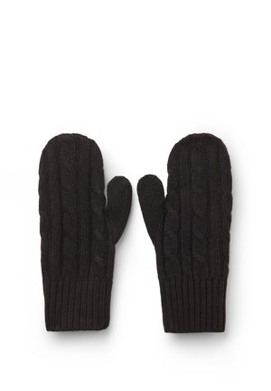 Paar schwarze gestrickte Fäustlinge mit Zopfmuster und gerippten Bündchen, flach ausgelegt mit den Daumen nach innen gerichtet.