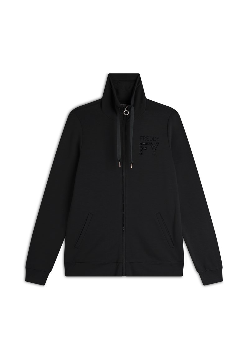Felpa nera con zip e colletto alto, con un sottile logo "FY" in dettaglio testurizzato e tasche laterali. Materiale morbido e leggero.