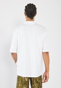 Thumbnail Image 5