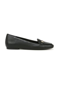 Ballerine in pelle nera con finitura testurizzata, punta a forma appuntita e un sottile accento metallico vicino alla parte anteriore. Tacco basso e piatto.