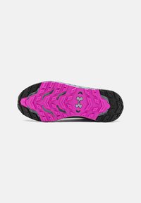 Under Armour BANDIT TRAIL 3 - Metsajooksu tossud - modern gray/titan gray/vivid magenta