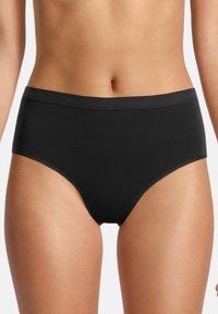 Schwarze hochgeschnittene Unterwäsche aus glattem Stoff mit einem elastischen Bund und ohne sichtbare Nähte, entworfen für Komfort und Bedeckung.