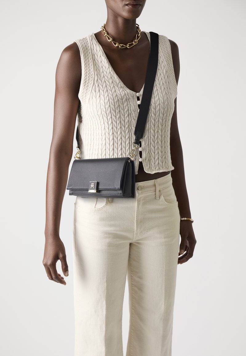 Tommy Hilfiger HER MINI CROSSOVER - Sac bandoulière - black