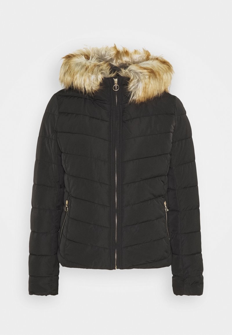 Sort pufferjakke med lynlås foran, quiltet struktur og en aftagelig hætte, der er foret med kunstpels. Har sidelommer med lynlås.