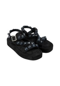 Schwarze Sandalen aus Wildleder mit einer Plattformsohle. Die Sandalen haben mehrere Riemen, die mit blauen und grauen marmorierten Nieten verziert sind. Inklusive Schnallenverschluss.
