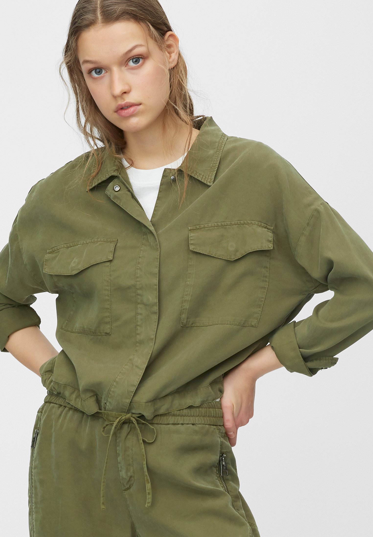 Zara ветровка женская хаки. Dakine field camo. Однотонный хаки одежда. Одежда хаки. Хаки одежда.