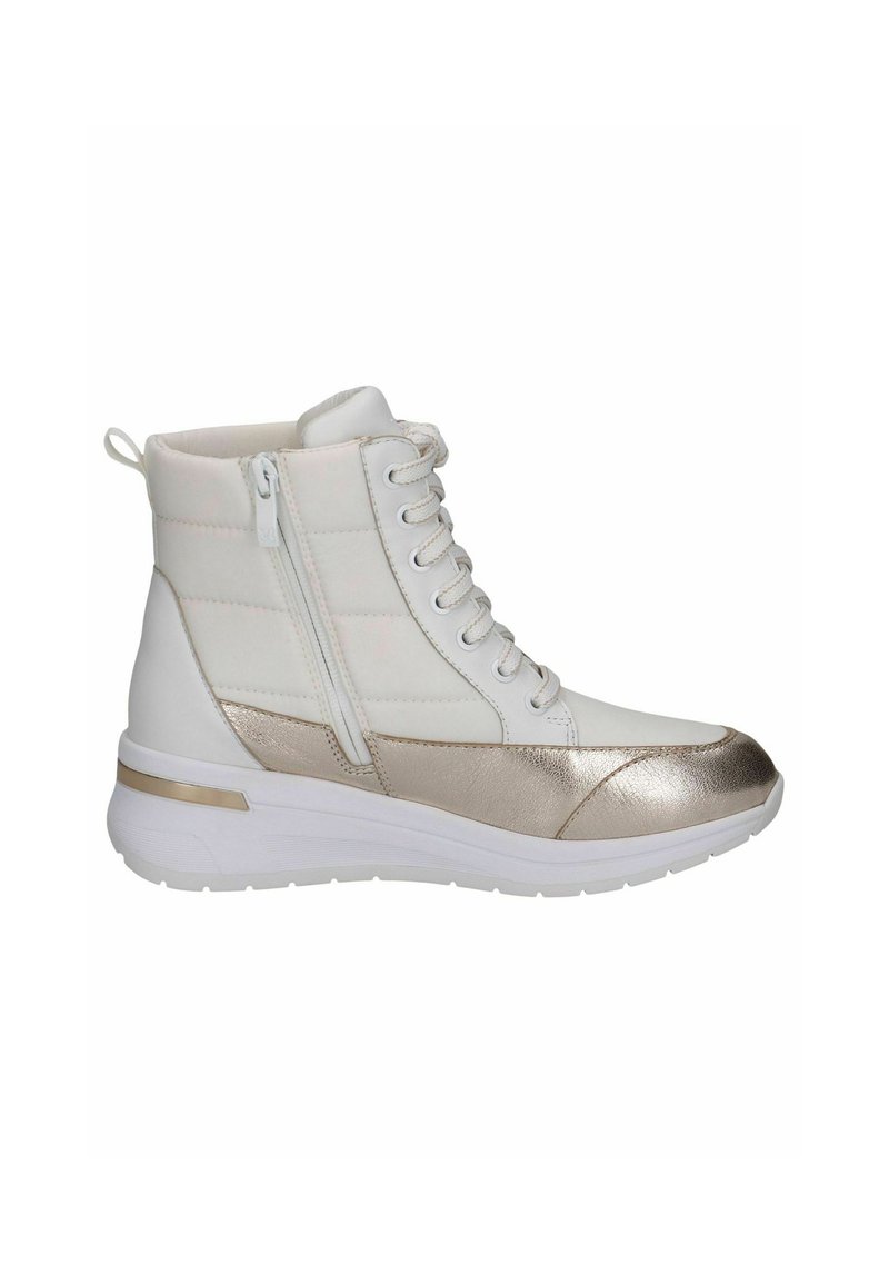 Witte hoge sneakers met metallic gouden accenten, voorzien van veters, een zijrits en een gestructureerd oppervlak. Vlakke witte zool met een subtiel ontwerp.