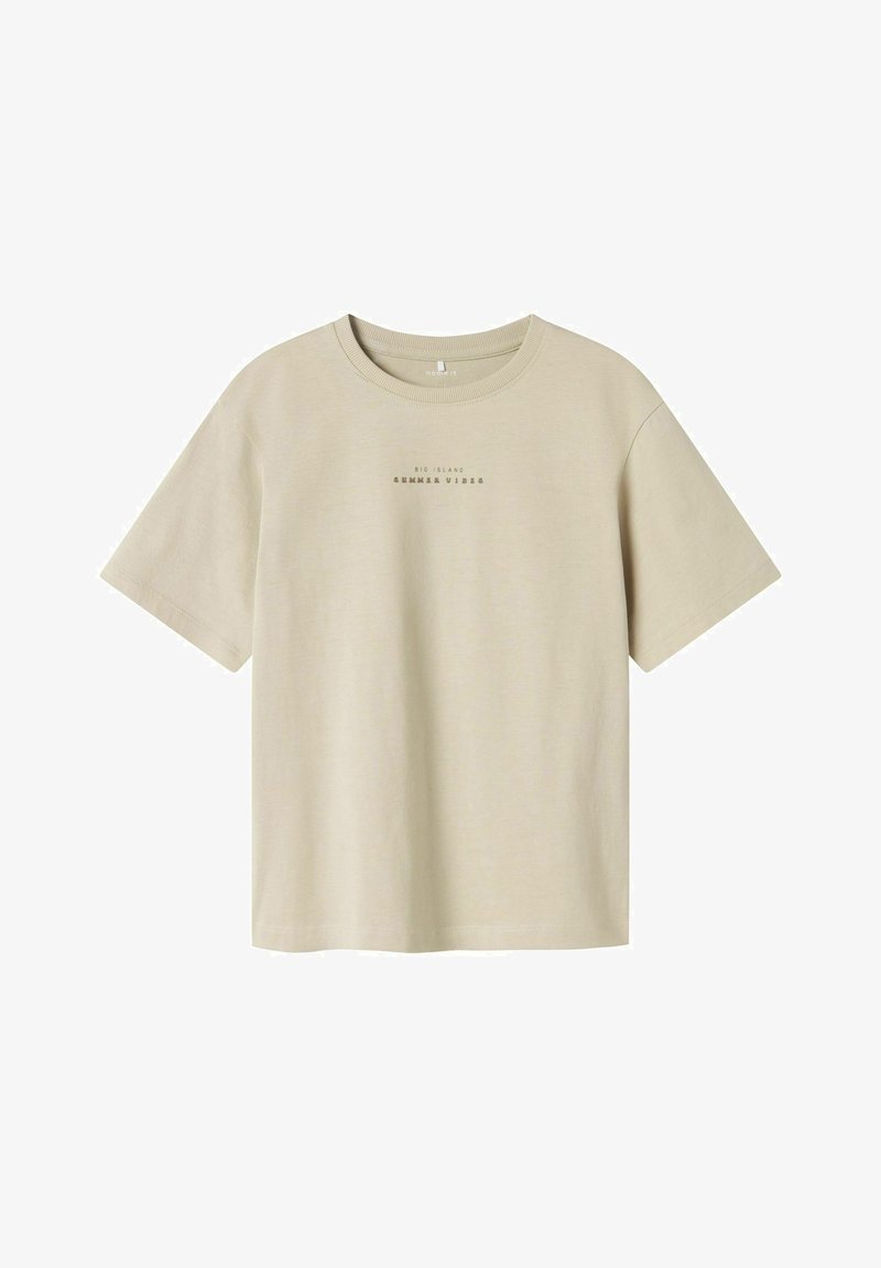 Beige bomuld t-shirt med korte ærmer, rund halsudskæring og tekstgrafik i en mørkere farve foran. Enkel og minimalistisk design.