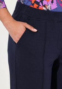 Ulla Popken KONISCHES BEIN BIESE ELASTIKBUND - Housut - navy blue