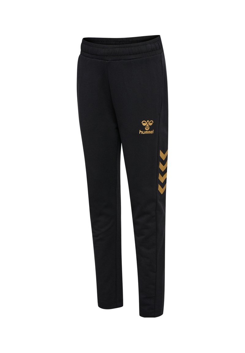 Schwarze Sporthosen mit elastischem Bund, versehen mit einem goldenen Logo und einem Chevron-Muster an der Seite. Hergestellt aus einem glatten, dehnbaren Stoff.