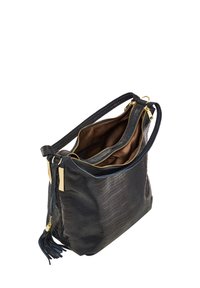 Borsa in pelle nera con texture, dotata di due scomparti con zip, accenti in metallo dorato e un dettaglio a nappina. Interno liscio in tessuto marrone.