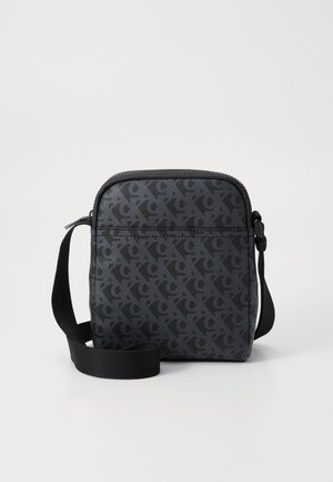 TEXTURED REPORTER - Torba čez telo - black