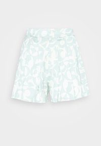 Shorts bleu clair avec un motif abstrait blanc, un design plissé, et une ceinture. Confectionnés dans un tissu doux et lisse.