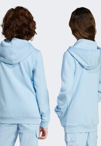 adidas Originals HOODIE JUNIOR UNISEX - Hoodie - clear sky