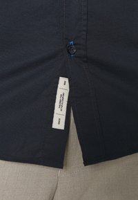 Scotch & Soda ESSENTIAL SOLID SLIM FIT - Formálna košeľa - night