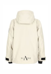 Beige wasserdichte Jacke mit Kapuze, ausgestattet mit schwarzen Beschlägen und Handgelenkriemen. Logo "SLADE" in Schwarz am unteren Rücken. Glatte Textur.