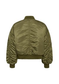 Olivgrüne Satin-Bomberjacke mit gerafften Ärmeln, geripptem Kragen, Bündchen und Bund, von hinten auf weißem Hintergrund dargestellt.