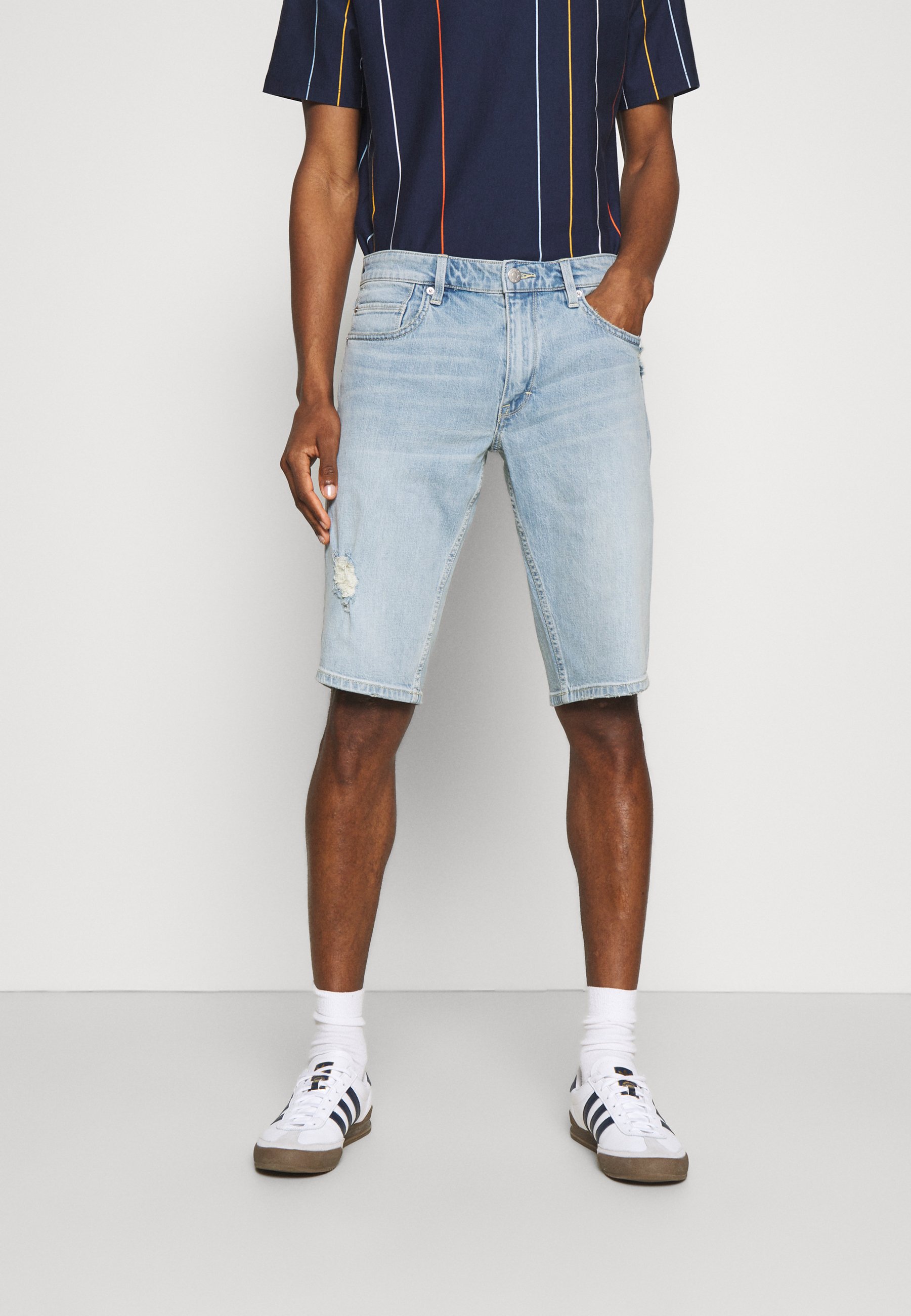 s.Oliver BERMUDA - Džinsiniai šortai - light blue denim/šviesiai mėlyno  džinso - Zalando.lt