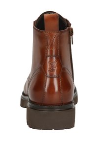 Brązowy skórzany botek za kostkę o gładkim wykończeniu, z zamkiem błyskawicznym z boku i przeszyciami. Posiada teksturowaną gumową podeszwę dla lepszej przyczepności.