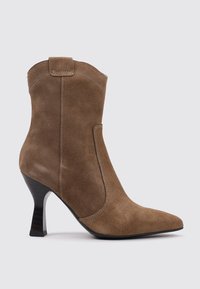 Sandra Fontán Botines - brown