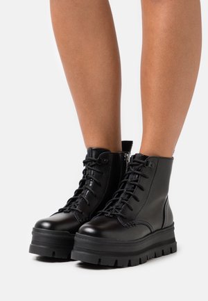 UGG Stivaletti con plateau - black