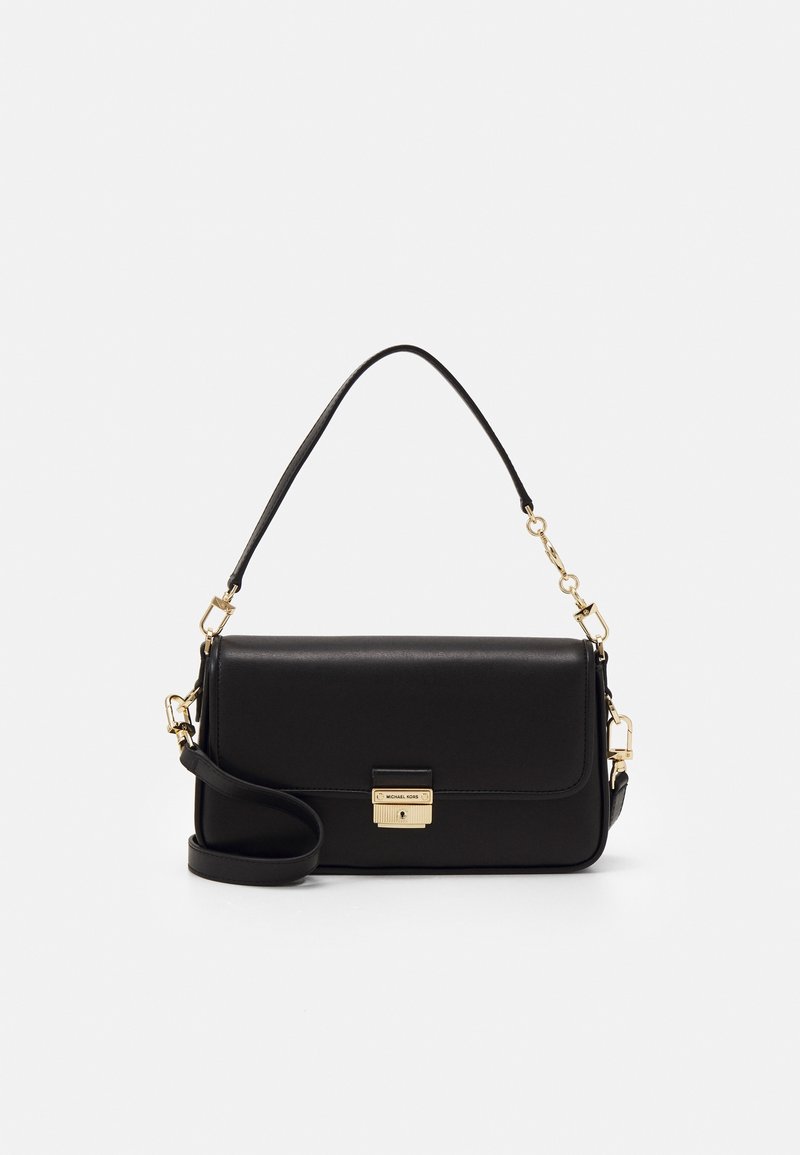 Sac à main en cuir noir avec fermeture à serrure dorée, poignée supérieure et bandoulière réglable avec accessoires dorés.