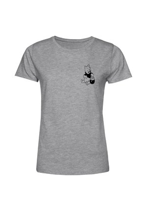 Camiseta gris de manga corta hecha de algodón, con un diseño impreso en negro de un oso sosteniendo una olla en el área del pecho izquierdo.