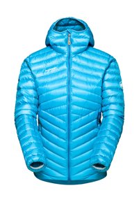 Modrá insulated bunda s kapucí, charakterizovaná prošívaným designem, plným zipem a elastickými manžetami. Logo značky na hrudi a rukávu.