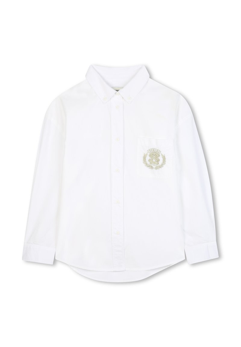 Camicia bianca a maniche lunghe in cotone, con colletto a punta e taschino sul petto sinistro con un motivo ricamato.