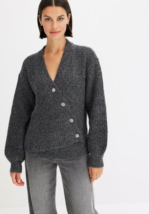 MIT DEKORATIVEN KNÖPFEN - Maglione - grey