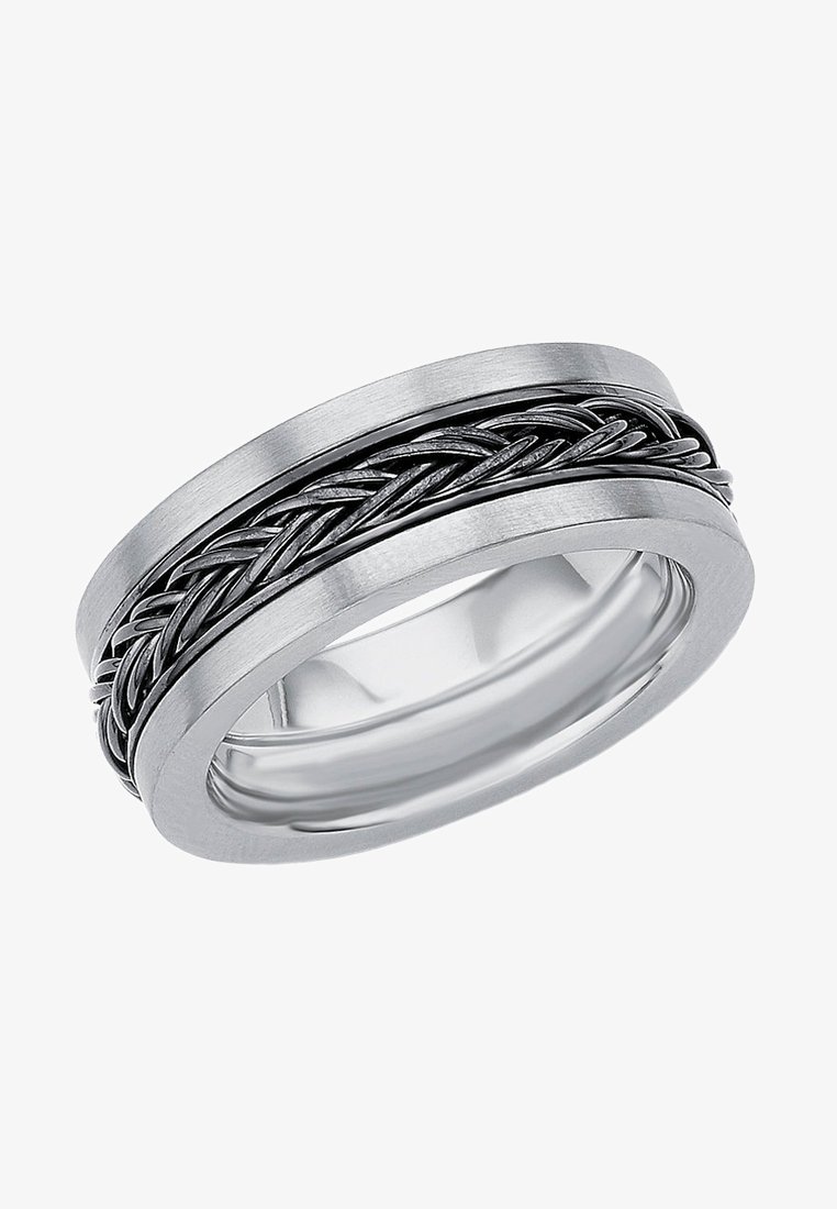 Bague en métal argenté avec une finition brossée et une incrustation centrale tressée en métal foncé.