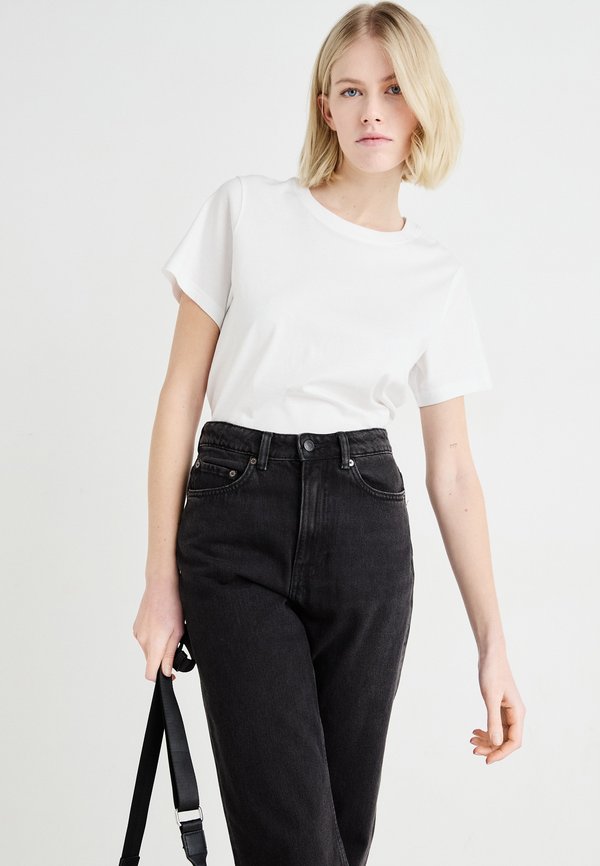 ESSENCE STANDARD  - Basic T-shirt2