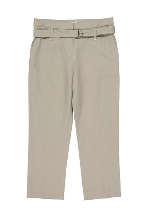 Pantalon beige ajusté avec passants pour ceinture et ceinture en tissu assorti avec boucle double anneau, coupe droite.