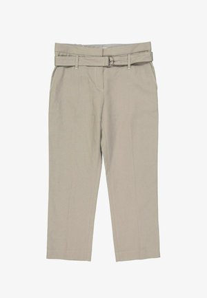 Pantalon beige ajusté avec passants pour ceinture et ceinture en tissu assorti avec boucle double anneau, coupe droite.