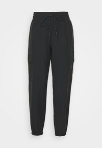 Pantalones cargo negros con cinturilla elástica y cordón, con bolsillos laterales y puños elásticos. Fabricados en tejido ligero.