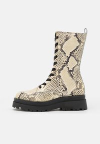 ZIGN Wide Fit Botas con plataforma - black
