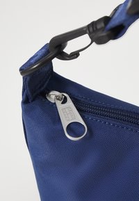 Tommy Jeans DAILY SHOULDER BAG - Handbag - blue