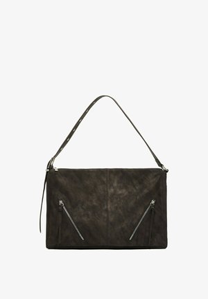 Sac à main rectangulaire noir avec surface texturée, deux poches zippées en diagonale et une bandoulière réglable avec œillets métalliques.