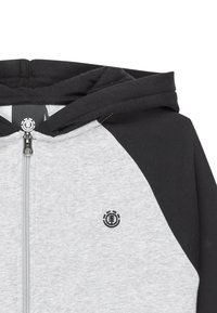Hoodie grigio con zip e maniche raglan nere. Presenta un logo sul petto, un tessuto resistente e un cappuccio con cordino.