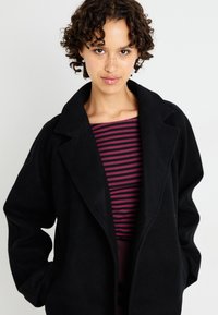 ONLY ONLFIFI BOX  - Tops ar garām piedurknēm - burgundy/black