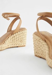 Next Espadryle