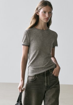 Massimo Dutti SHORT SLEEVE WITH LACE DETAIL - T-shirt basique - grey