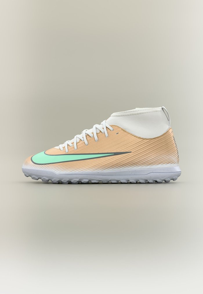 Nike JR MERCURIAL SUPERFLY 11 CLUB TF KYLIAN MBAPPE UNISEX - Botines de fútbol para césped - metallic gold-coloured/clear jade